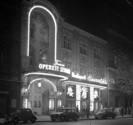 A Fővárosi Operettszínház társbérletben a Budapest Táncpalotával az 1960-as évek elején. Lelőhely: Fortepan
